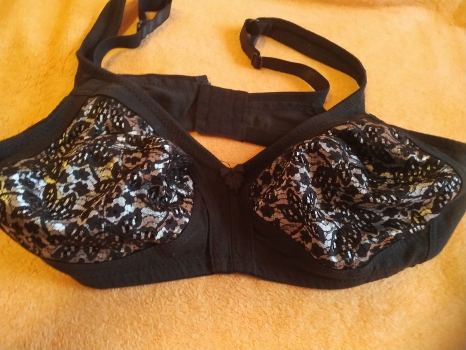 Бюстгалтер . Фабричный Китай. 110 D