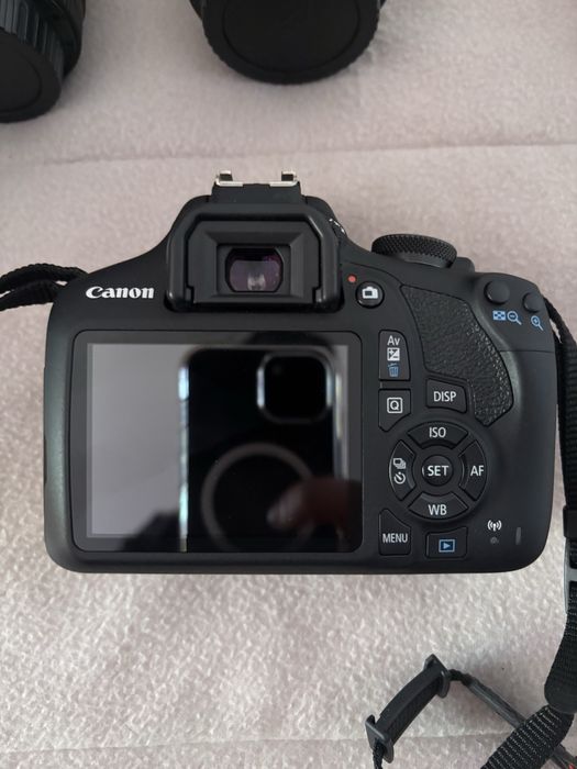 Canon EOS 2000D com 2 lentes e tripé