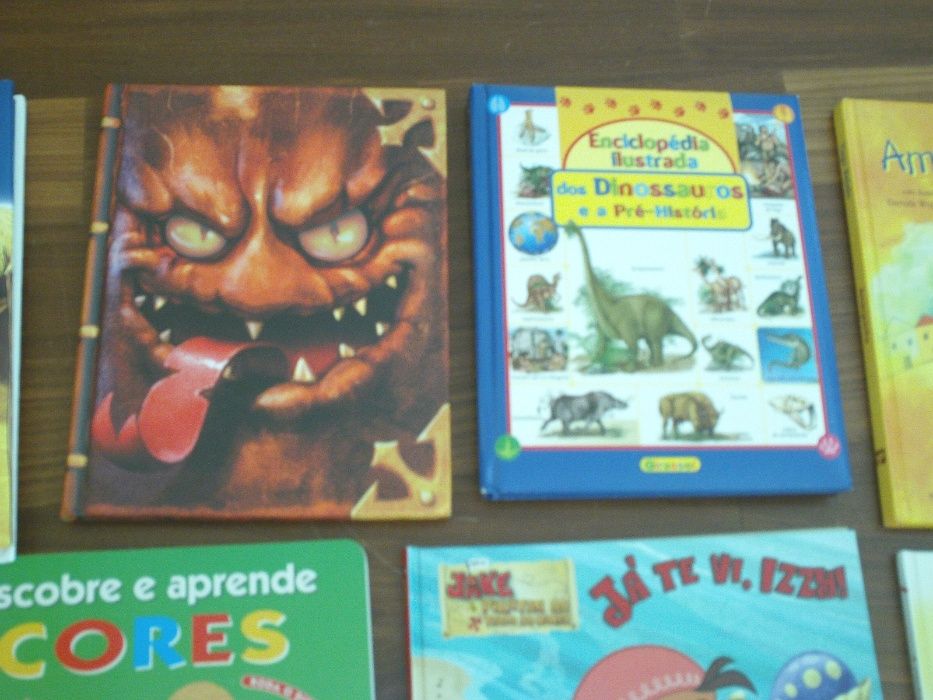 Vários livros em bom estado