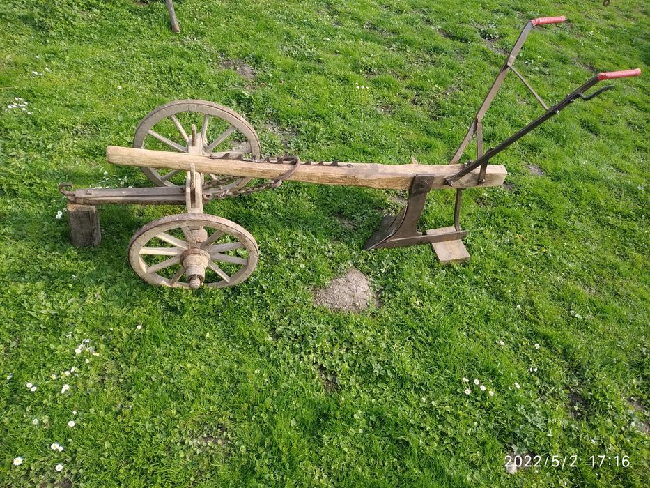 Продам плуг і теліжки