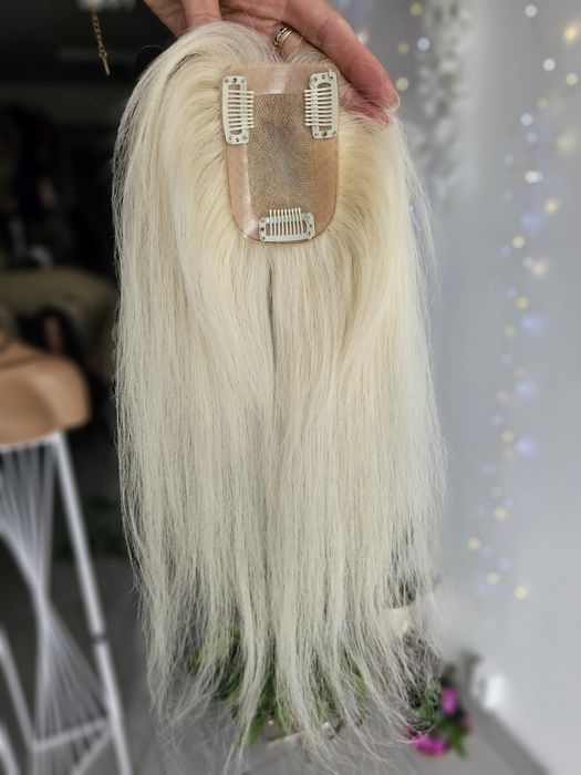 Ultralekki mini tupet topper z włosów naturalnych mleczny blond Ada