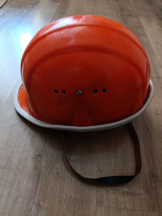 Шолом (каска) будівельний, спелео.