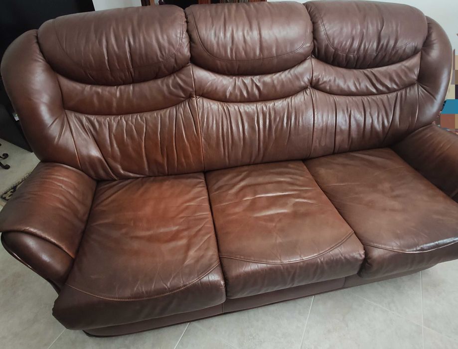 Mobiliário de sala (móvel grande, sofás e mesa de sala)