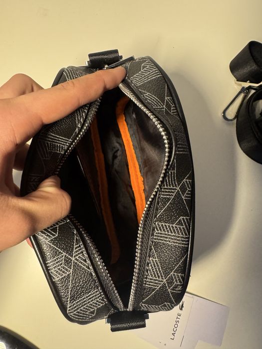 Czarna nerka lacoste