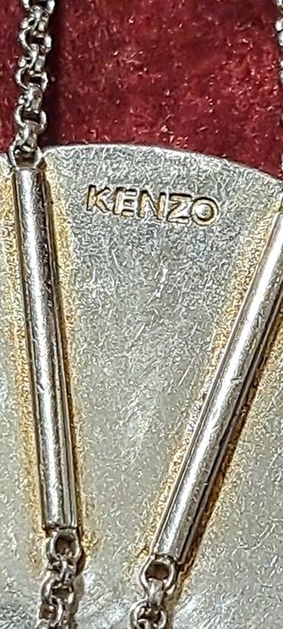 Fio colar em prata da Kenzo.