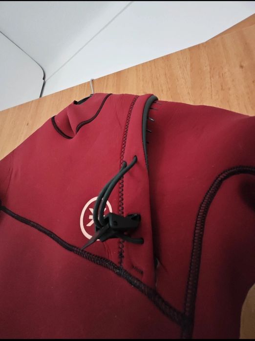 Fato De Surf Mulher Premium 4/3 Zipperless Bordeaux e preto