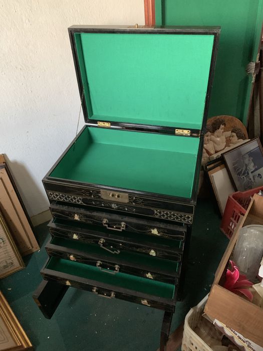 Armário Chines de jóias em laca da preta