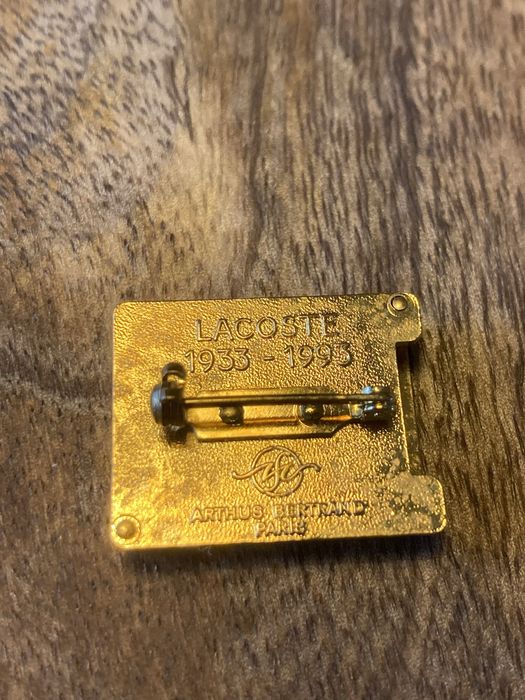 Pin lacoste sem caixa