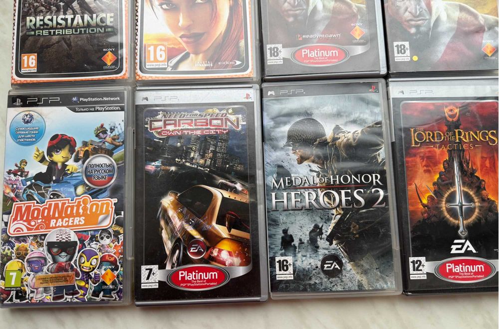 Sony playstation PSP UMD диски - коллекция из восьми дисков.