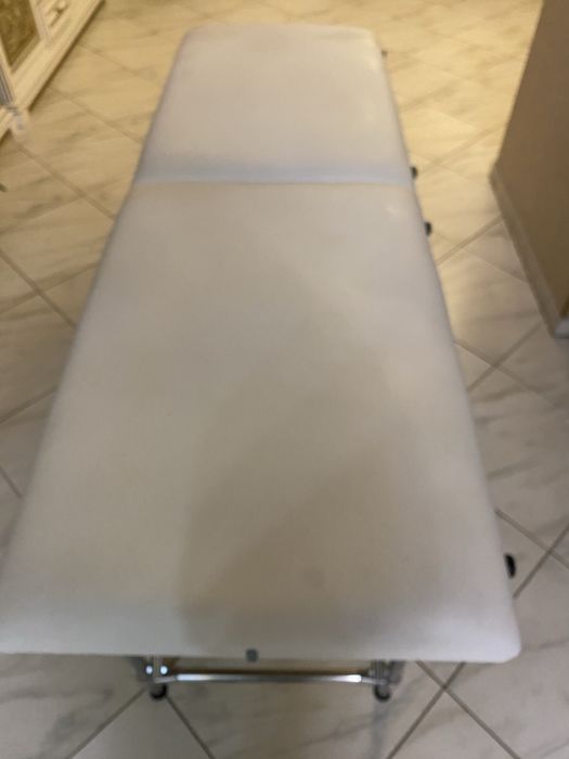 Кушетка для масажу