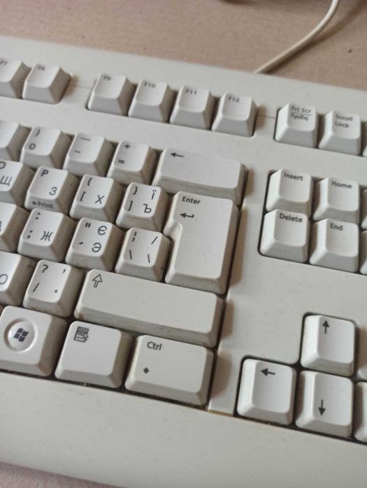 Клавиатура к компьютеру белая, удобная хорошая клавиатура