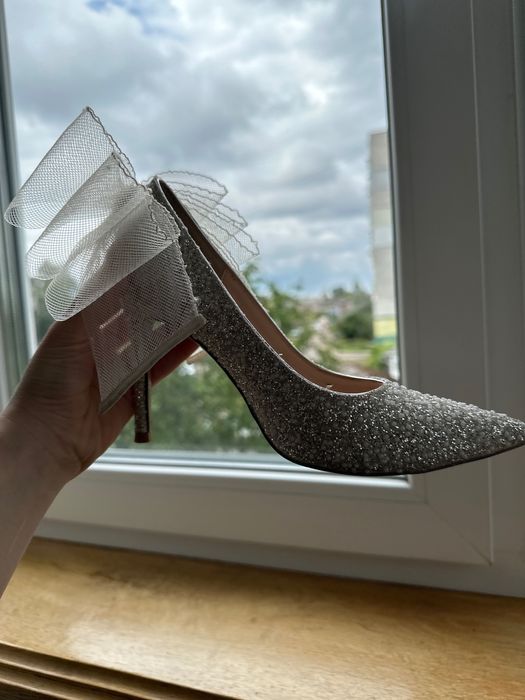 Весільні туфлі з бантами