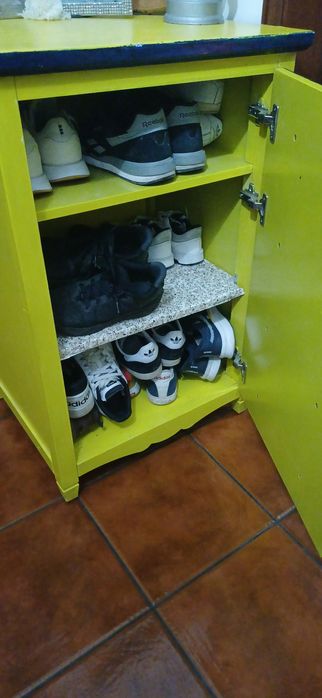 Sapateira em otimo estado