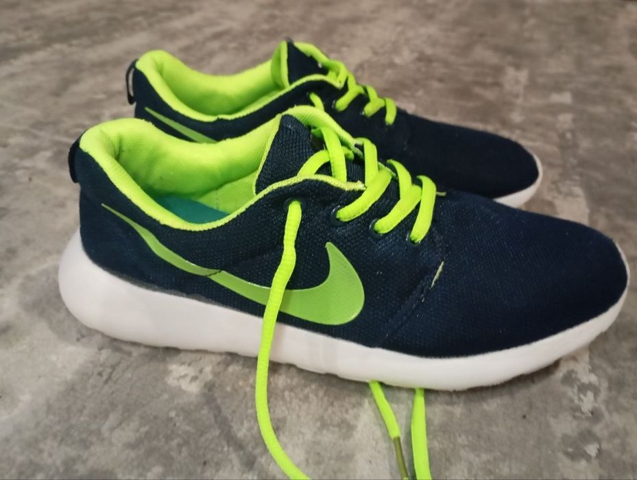 Кросівки NIKE Roshe Run 12 40р 26см