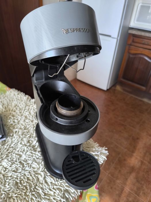 Máquina de café Nespresso Vertuo c/ avaria