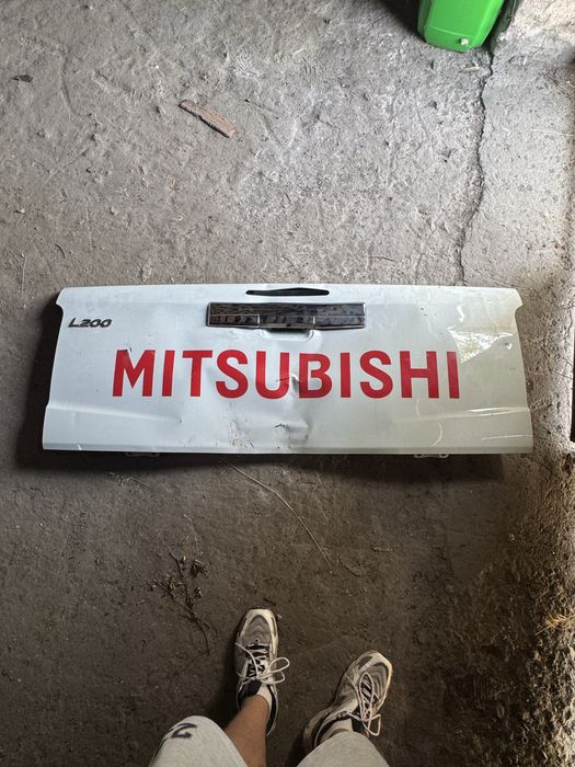 Ляда від кунга і задній лівий стоп