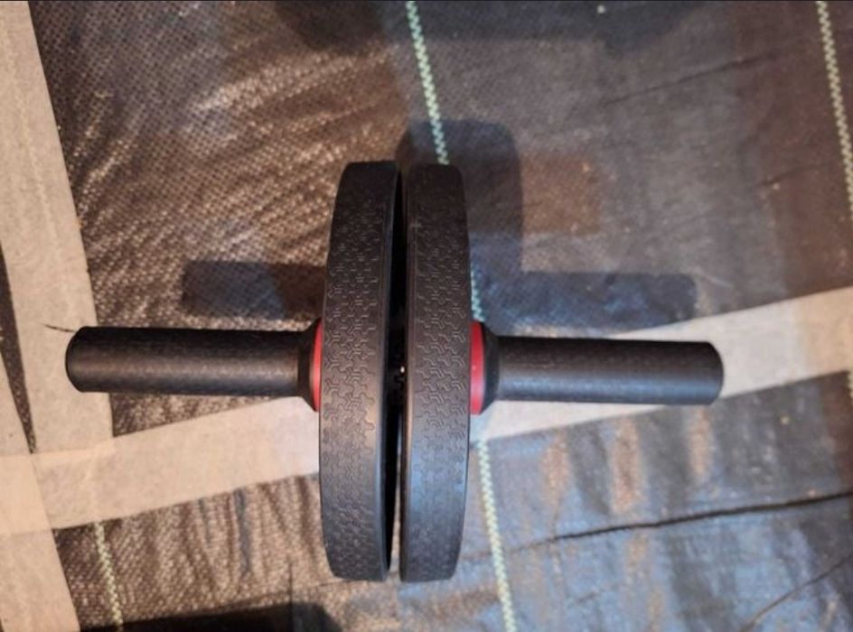 Roda para exerciocio de abdominais.
Como nova