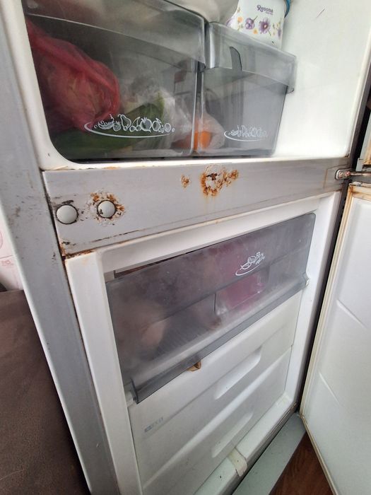 Продам холодильник б/у самовивіз Сихів  перший поверх.