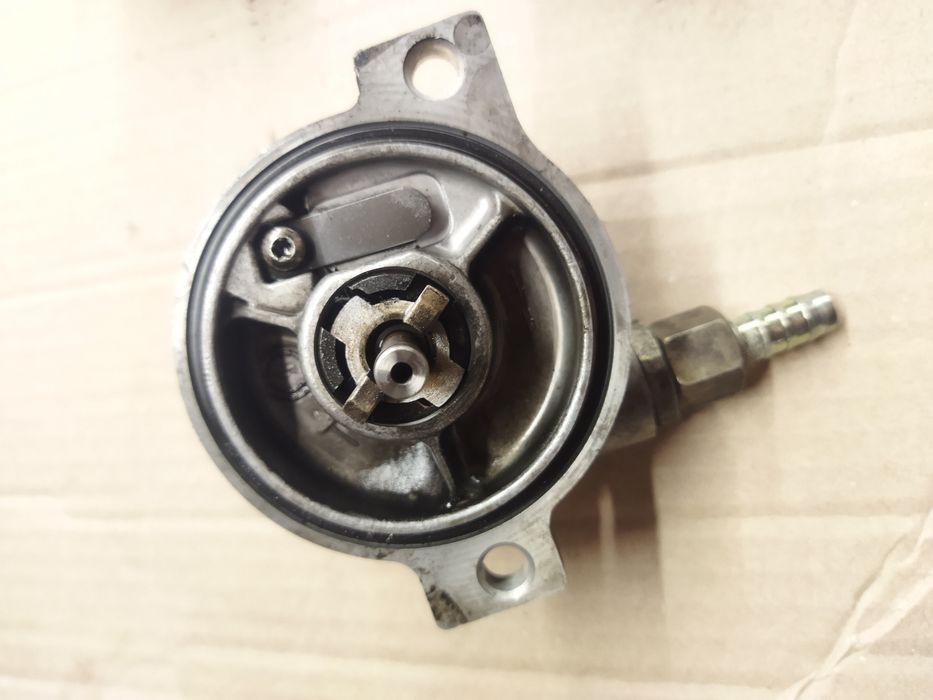 Вакуумный насос Astra F 1.7 Vectra A 1.7 90466264 Вектра А 1.7 Астра Ф