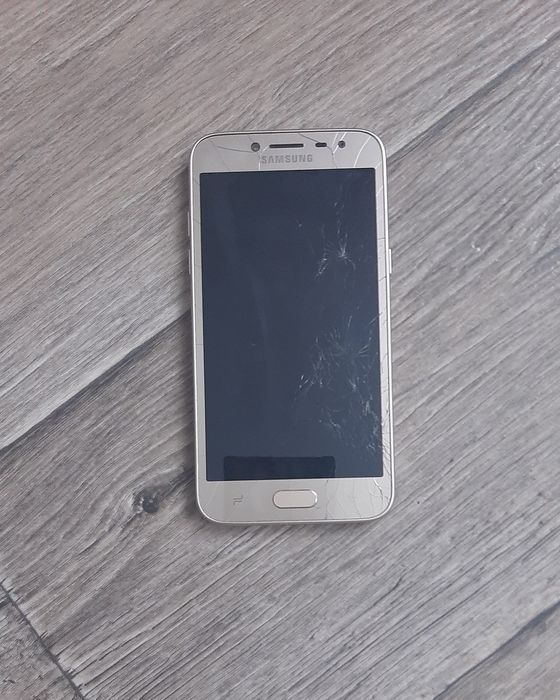 Телефон Samsung J2