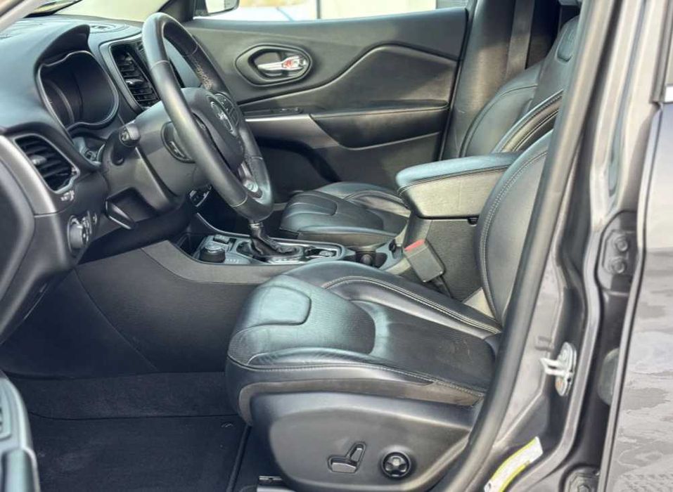 Jeep Cherokee 2019 року