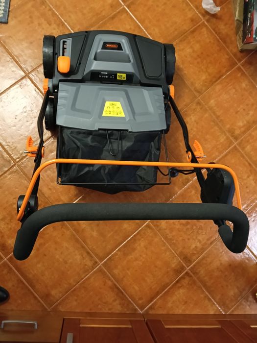 Escova elétrica para relva artificial