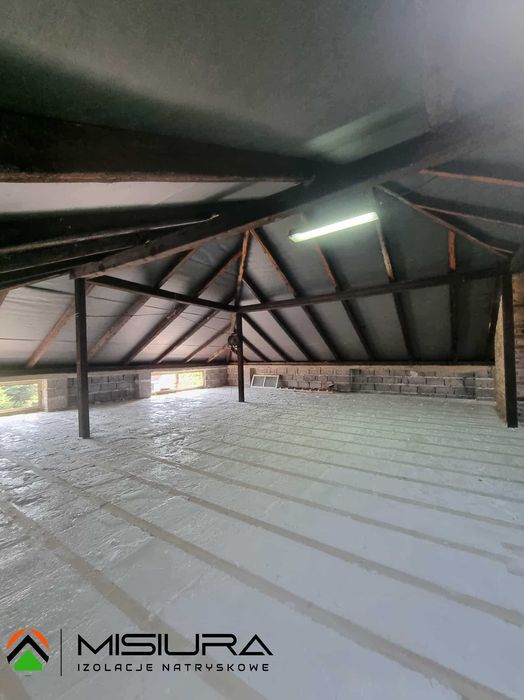 Ocieplenie poddasza pianą Pur Ocieplanie poddasza pianą PUR Piana PUR