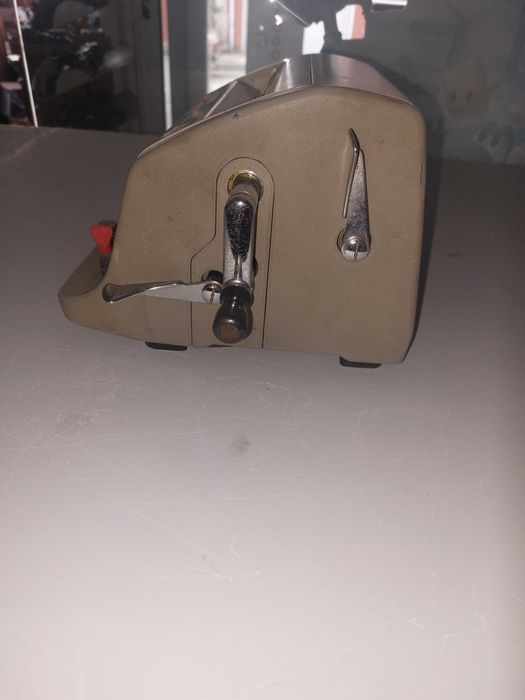 Maquina calculadora facit muito antiga