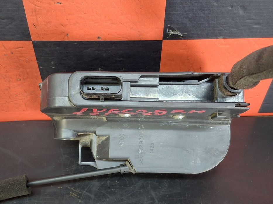 Fechadura / fecho porta frente direito IVECO Daily VI Chassis