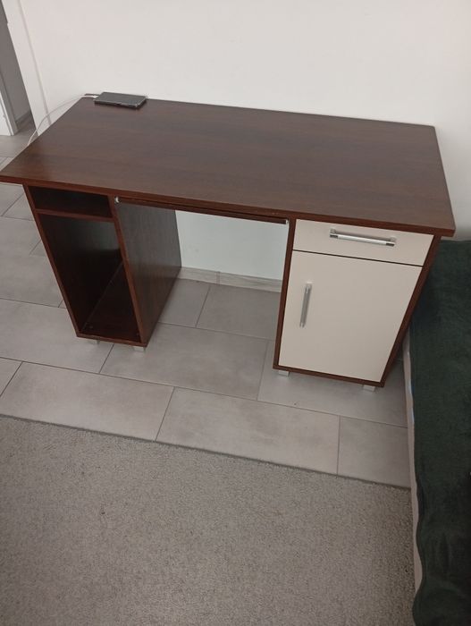 Stół i fotelik samohodowy