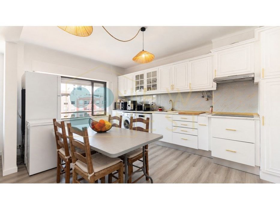 Apartamento T2 Remodelado com Parqueamento 'ao lado' do Hospital, S...