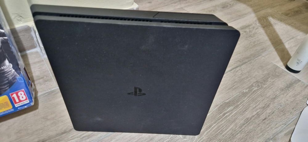 PS4 usada de 1TB (preço negociável)