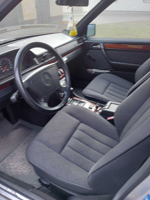 Mercedes Benz E124