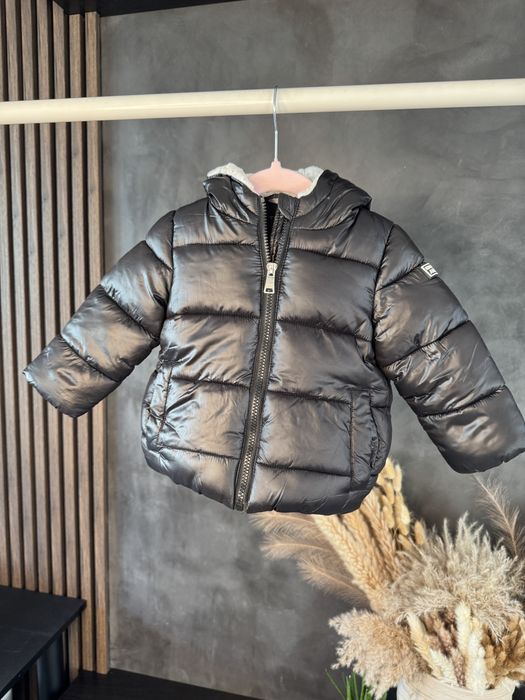 Kurtka na zimę z kapturem dkny 80