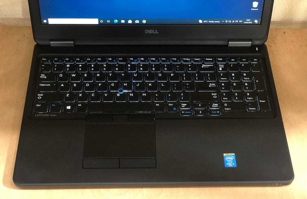 Ноутбук DELL Latitude 5550 15.6" HD | i5-5200U | 8GB DDR3 | 256GB SSD