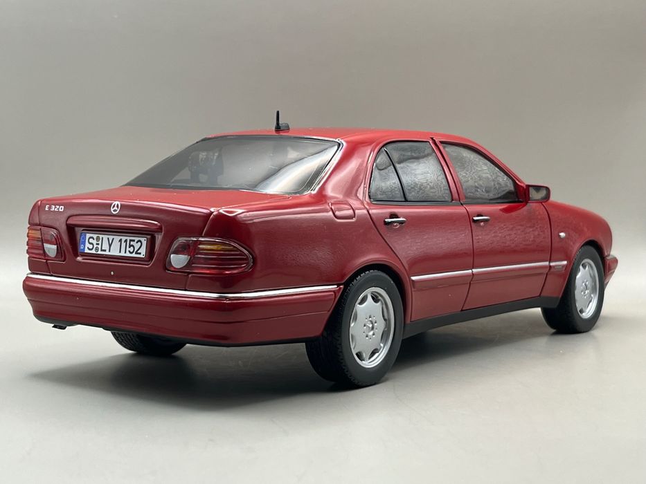 Model 1:18 Mercedes W210