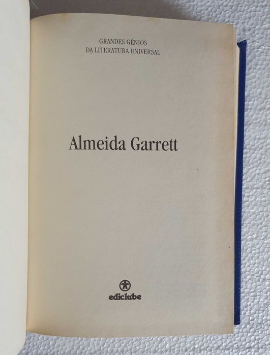 Livro Viagens na Minha Terra de Almeida Garrett, ricamente encadernado