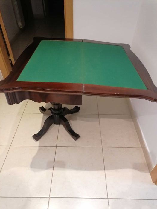 Mesa de jogo para sala