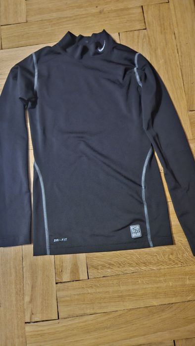 Czarny golf dziecięcy,  termiczny Nike 134