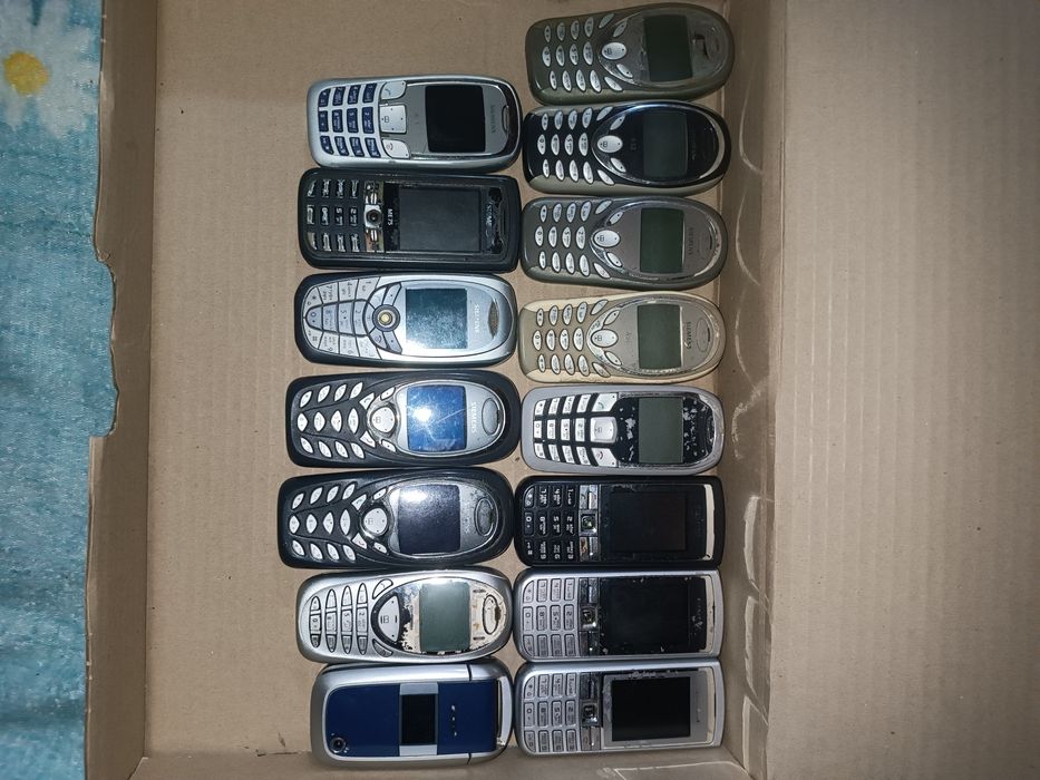 Лот з мобільних тиліфонів