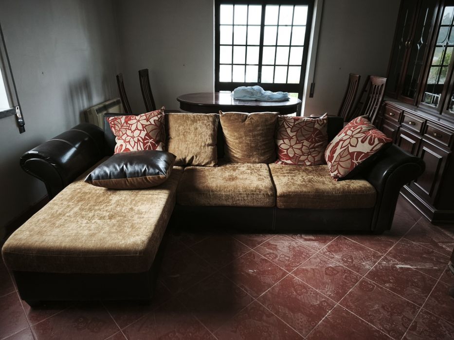 Sofá com chaise longue