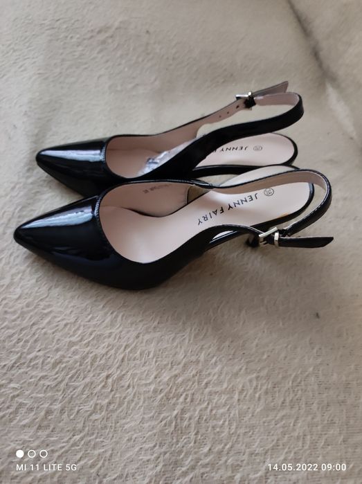 Lakierki na pasku NOWE