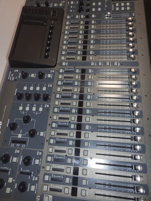 Vendo Behringer X32  com Case