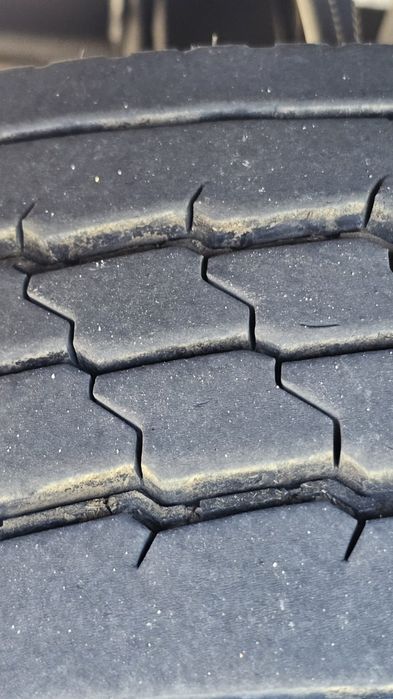 Camião Nissan com grua