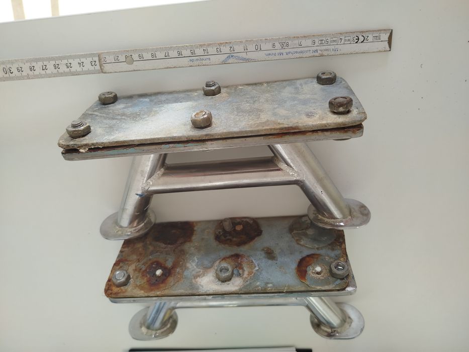 Duże knagi, 25cm szerokie.