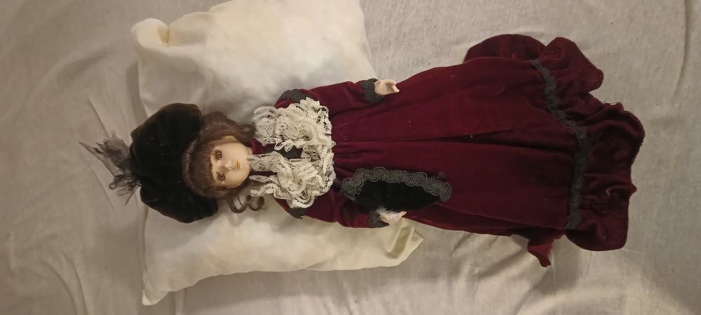 Lalka kolekcjonerska porcelanowa  lata 80 XX wieku