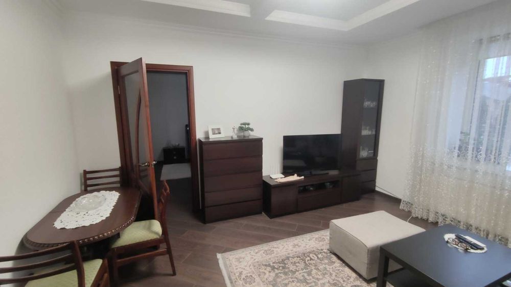 Продається трикімнатна квартира (частина будинку)