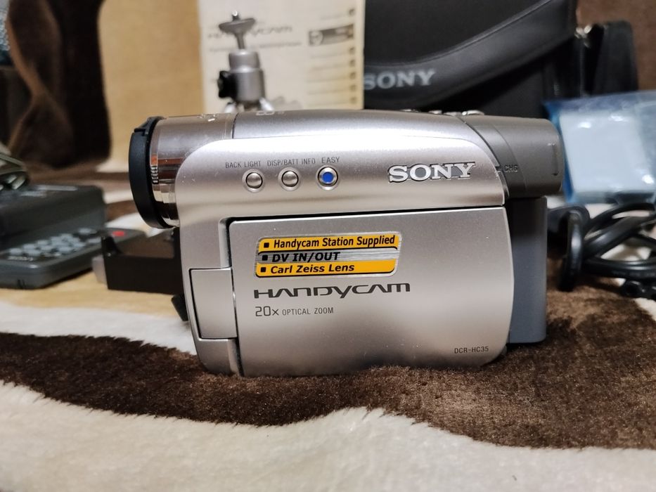 Цифровая видеокамера SONY  DRS-HC35E  в идеальном состоянии made in Ja