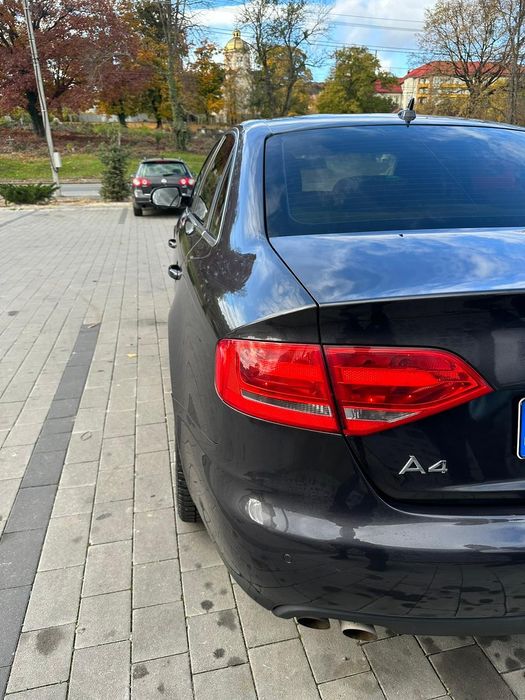 ПРОДАМ ...Ауді A4 b8