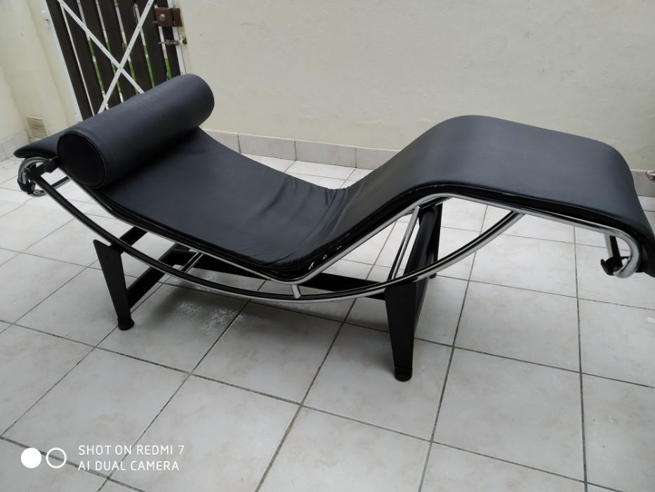 Espreguiçadeira Le Corbusier em pele impecável